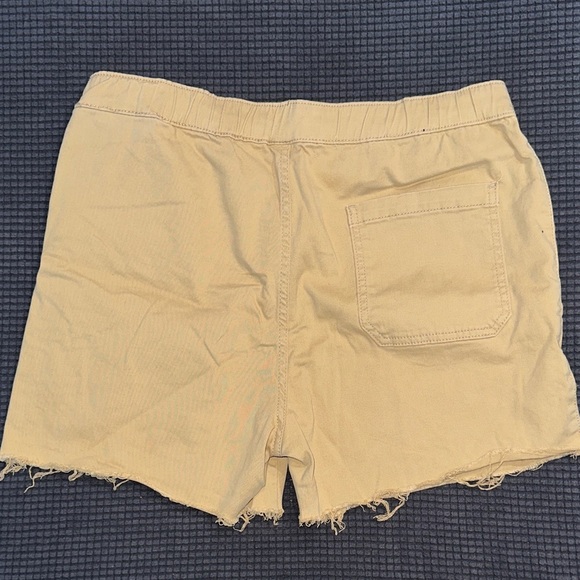 LIMITED TIME $4 ITEM!! U.S. Polo Assn. Men's Cream Flat Front Shorts - Picture 3 of 3